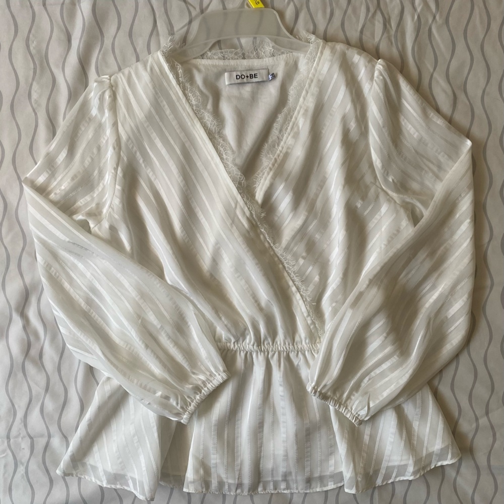 Do+Be V-Neck Long Sleeves Sz L White Blouse